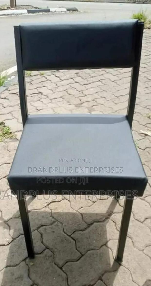 Caterina/Visitors Seat - main view