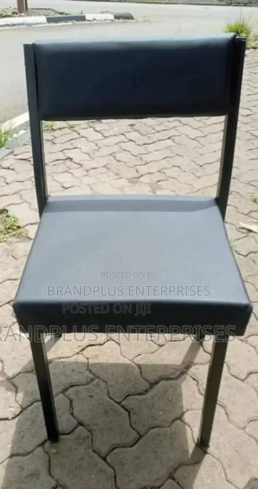 Caterina/Visitors Seat
