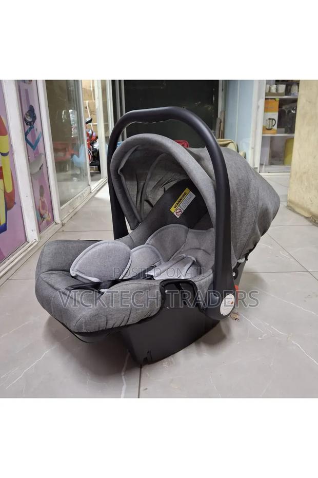 Baby's/Infants Carseat/Carrycot