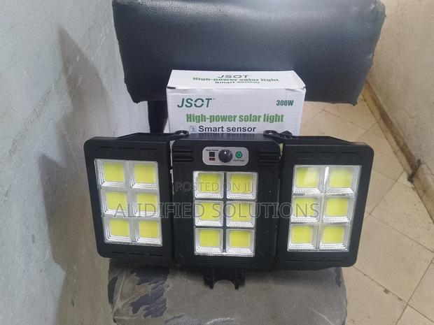 3 Headed Solar Light With Sensor 300w - thumbnail 3