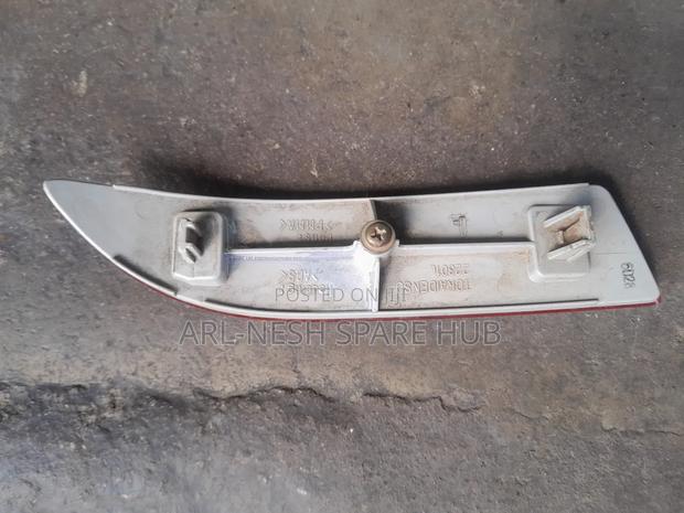 Toyota Rush Rear Bumper Reflector - thumbnail 4