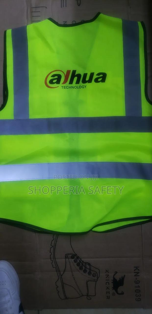 Luminous Green Zipped Reflector Vest - thumbnail 3