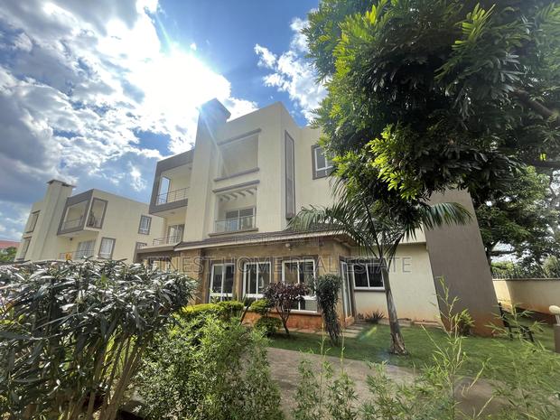 5bdrm Villa in Lavington for sale - main view