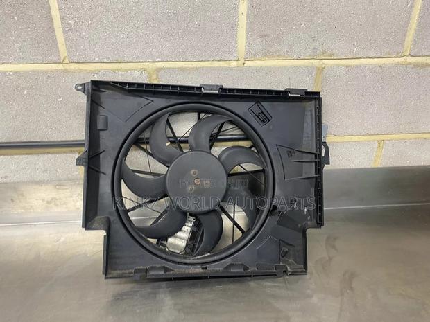 BMW BOSCH E87 E90 Radiator Fan Motor Housing 7801993 7561711