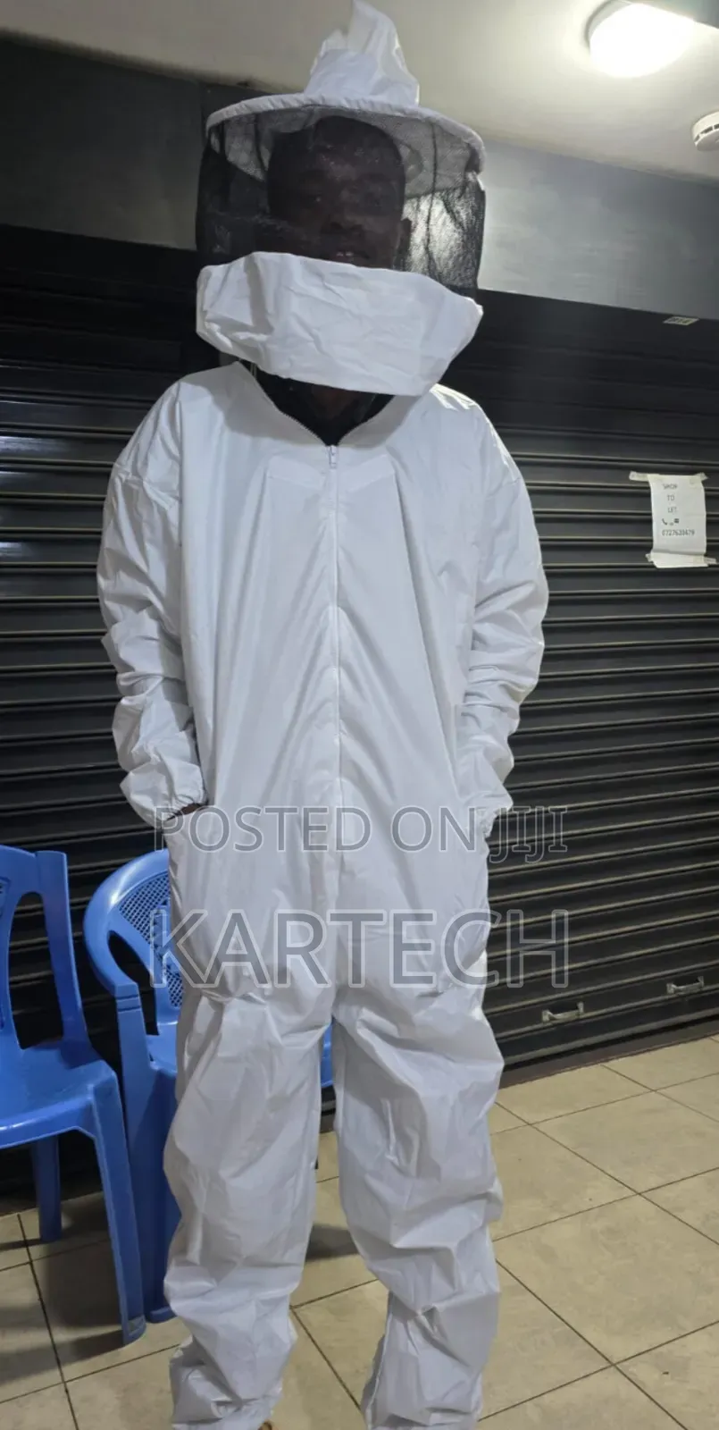 Beekeeping Suit With A Pair Of Gloves