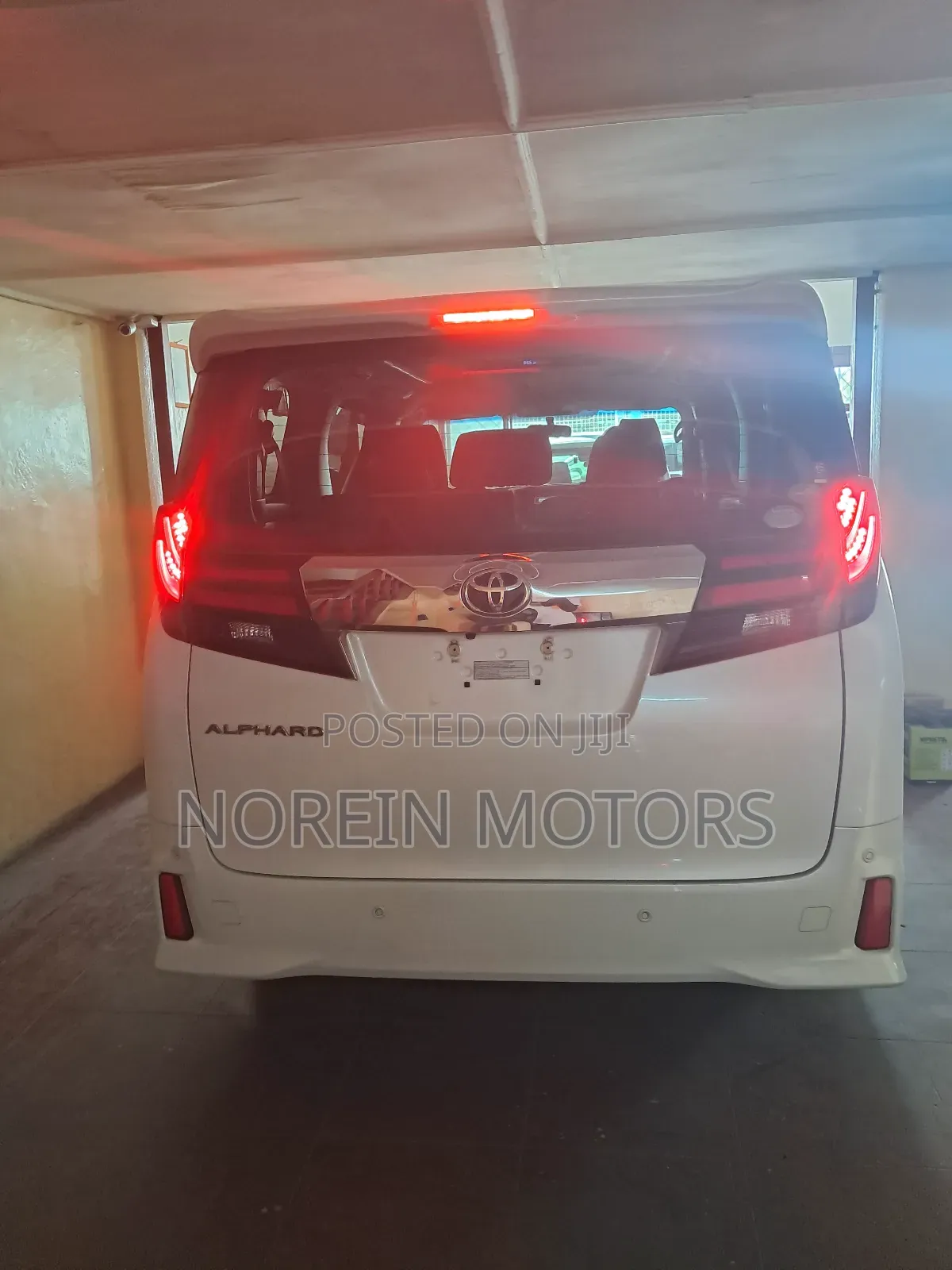 Toyota Alphard 2.5 Petrol AWD 2017 White