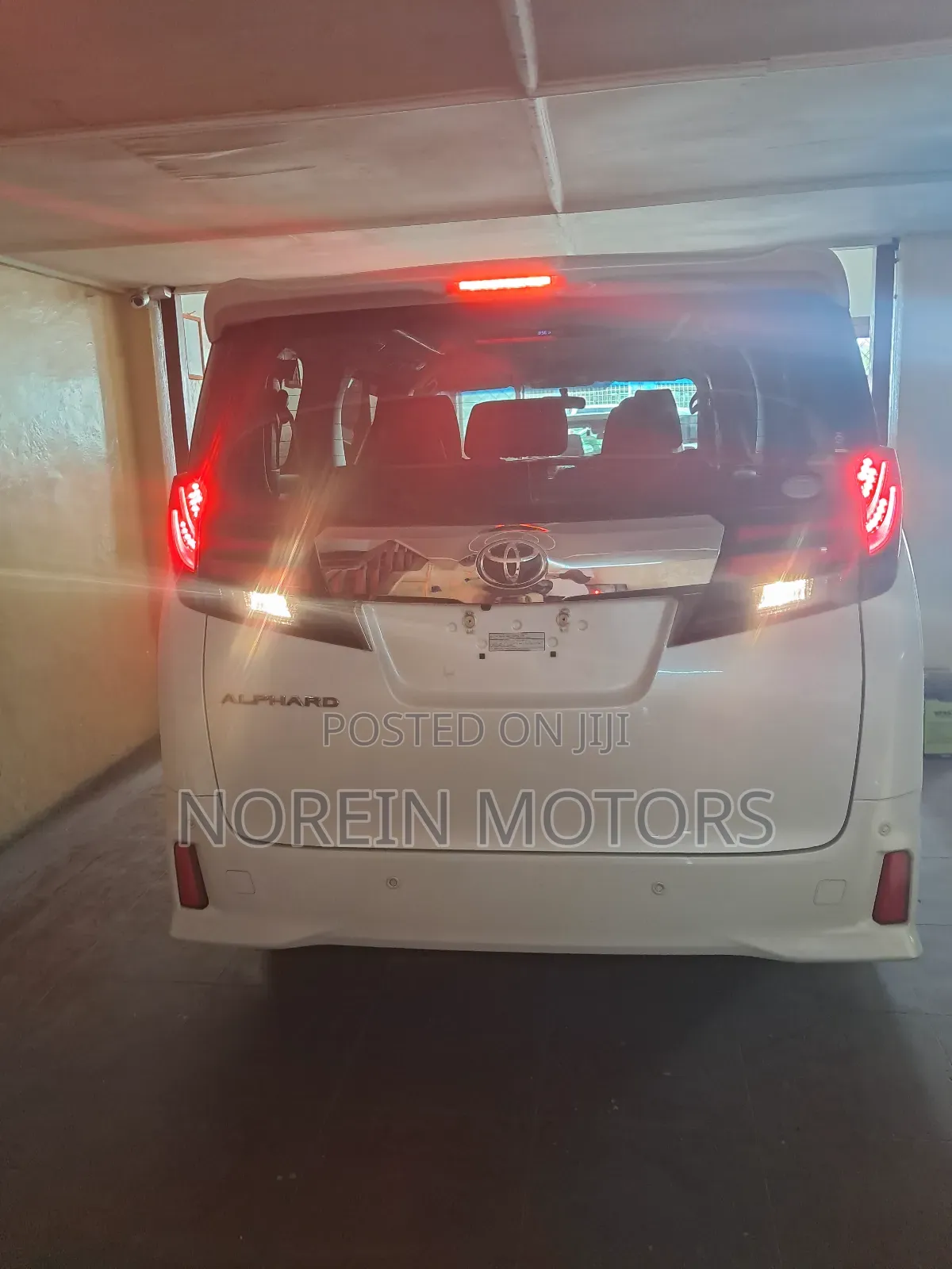 Toyota Alphard 2.5 Petrol AWD 2017 White