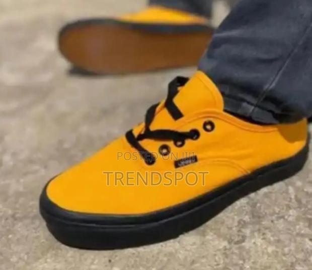 Vans Off the Wall
Sizes (36-45)
Price:- 1500/=