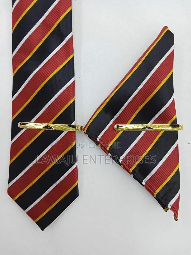 Stripped Men's Tie With Pocket Square
