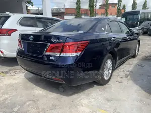Toyota Crown 2017 Blue