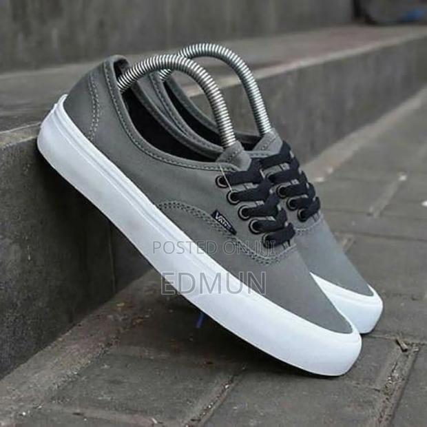 Vans Off the Wall - main view