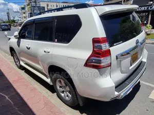 Toyota Land Cruiser Prado 2016 White