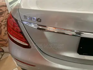 Mercedes-Benz E200 2018 Ivory
