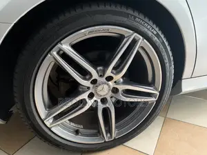 Mercedes-Benz E200 2018 Ivory