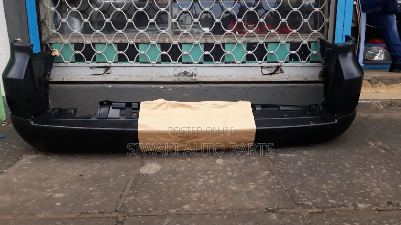 200 Series 2018 V8 Rear Bumper