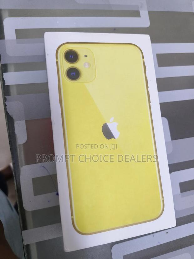 New Apple iPhone 11 128 GB Yellow - thumbnail 4