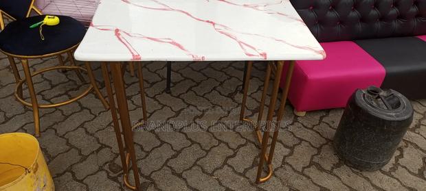 Manicure Table - main view