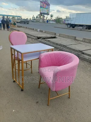 Manicure Set, With Baby Pink Seats 