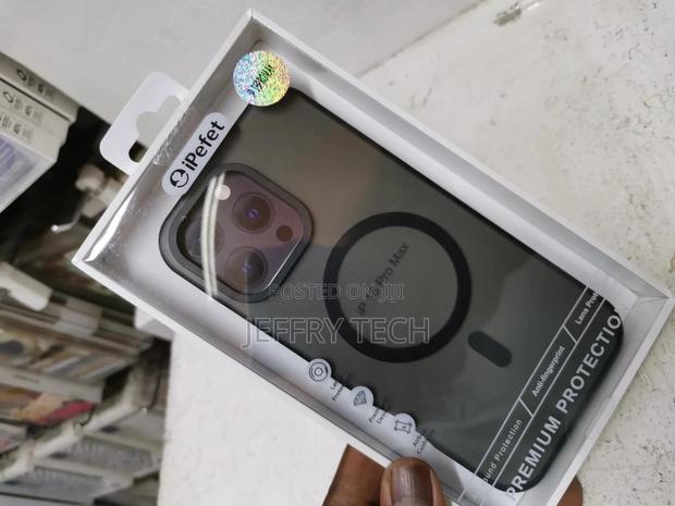 iPhone 16 Pro Max Clear Back Apple Case With Magsafe - thumbnail 3