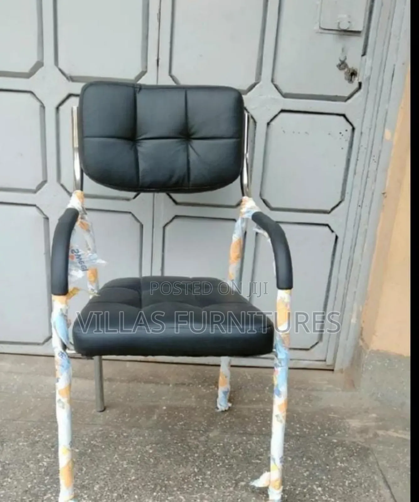Waiting Chair With Arms
