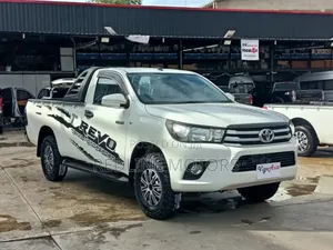 Toyota Hilux 2017 White