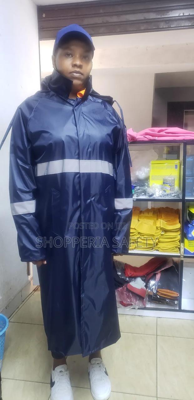 Reflective Raincoat With Inner Lining - thumbnail 2