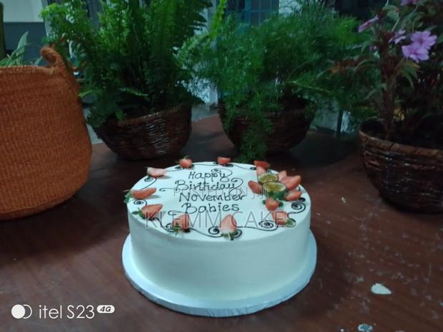 Blueberry Chocolate Red Velvet Cake 1kg - thumbnail 4