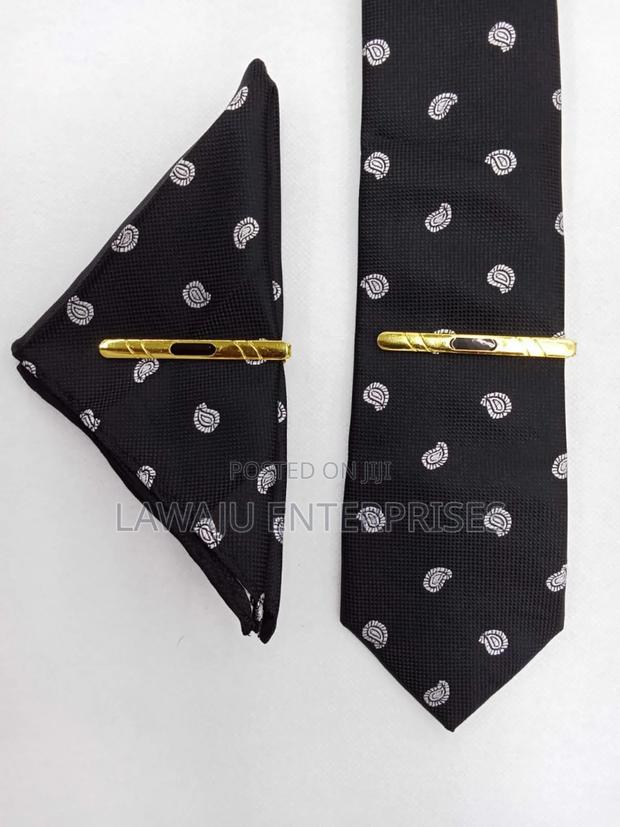 Black Men's Tie With Pocket Square
