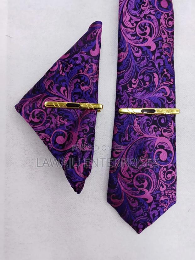 Flowered Men's Tie With Pocket Square