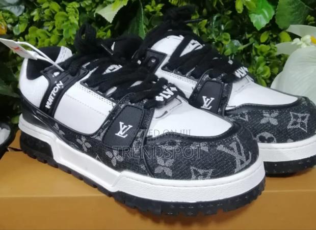 Lv Trainer Maxi Denim  Black White Size. 40-44price. At 4200