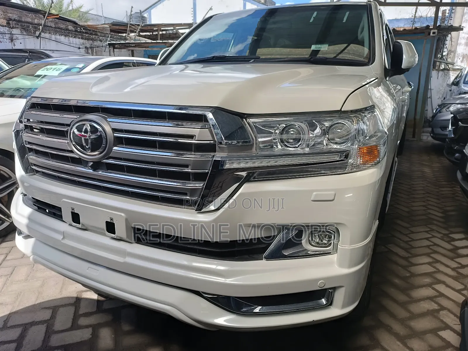 Toyota Land Cruiser 4.6 V8 AX 2018 White
