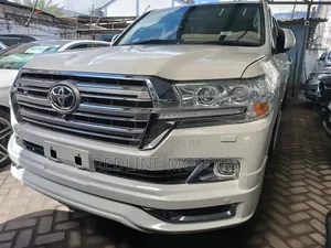 Toyota Land Cruiser 4.6 V8 AX 2018 White