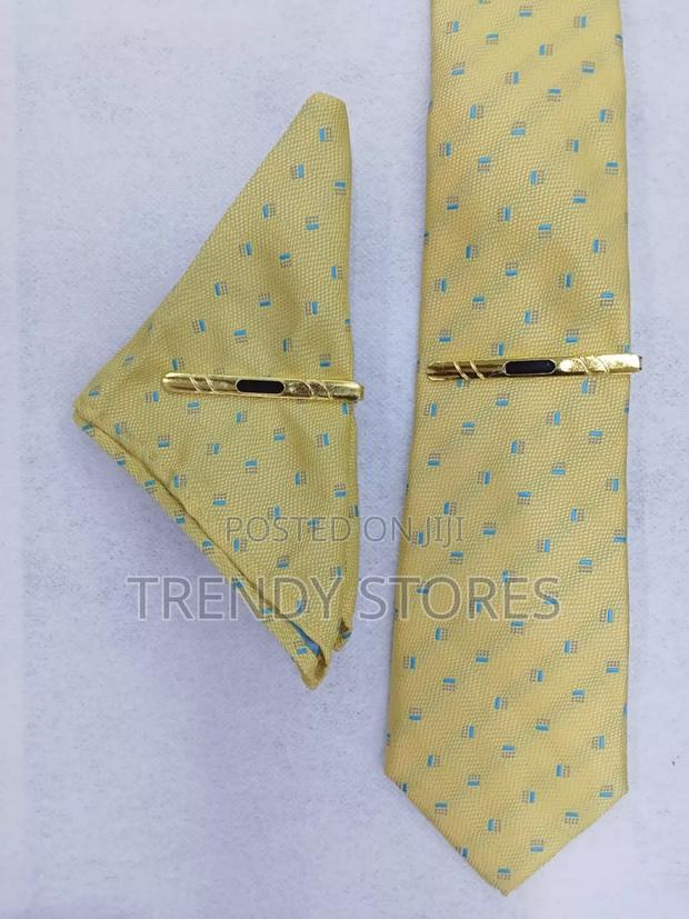 Yellow Pattern Men's Tie With Pocket Square - thumbnail 2