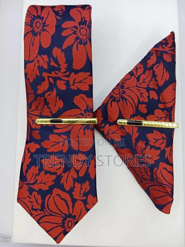 Red Pattern Men's Tie With Pocket Square - main view