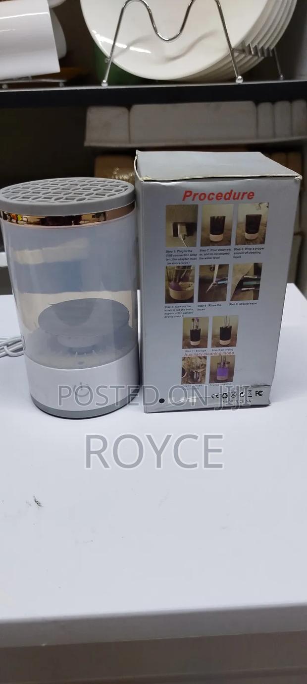 Electric Makeup Brush Cleaner - thumbnail 3