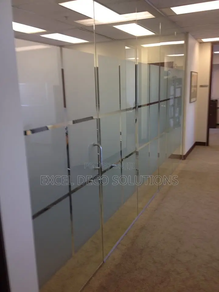 Minimal Design Frameless Partition
