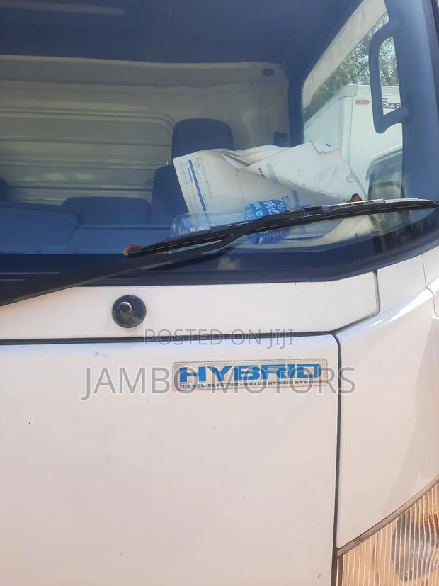 Isuzu ELF Hybrid - thumbnail 2
