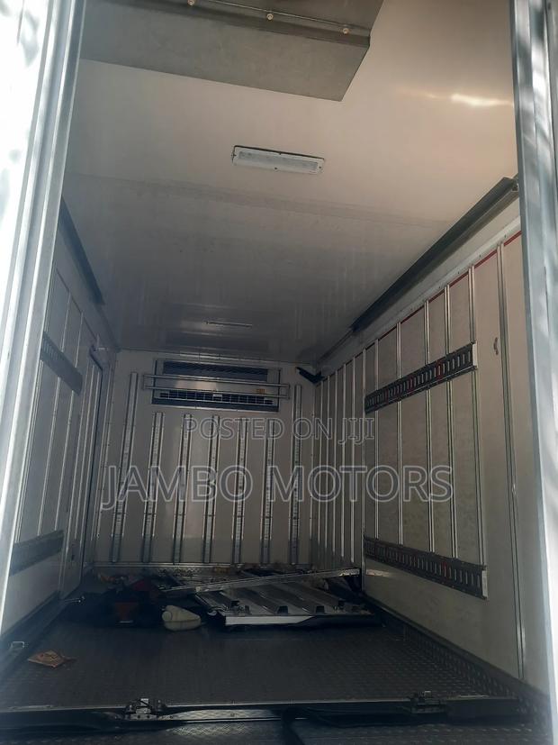 Isuzu ELF Hybrid - thumbnail 7