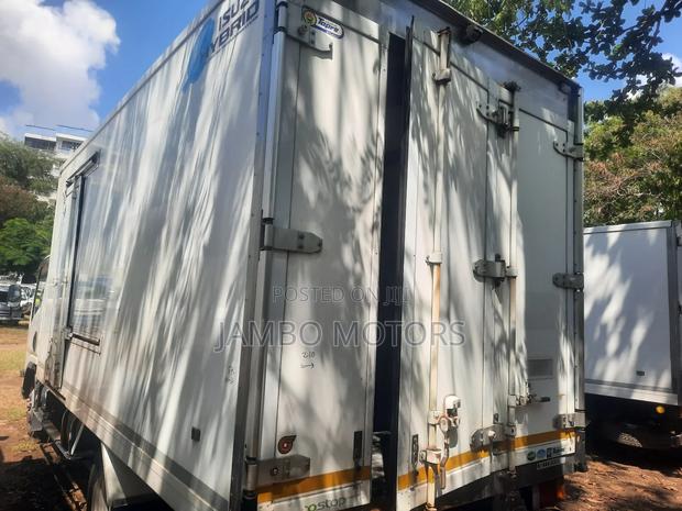 Isuzu ELF Hybrid - thumbnail 10