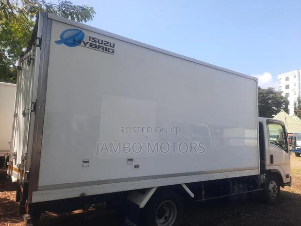 Isuzu ELF Hybrid - thumbnail 12