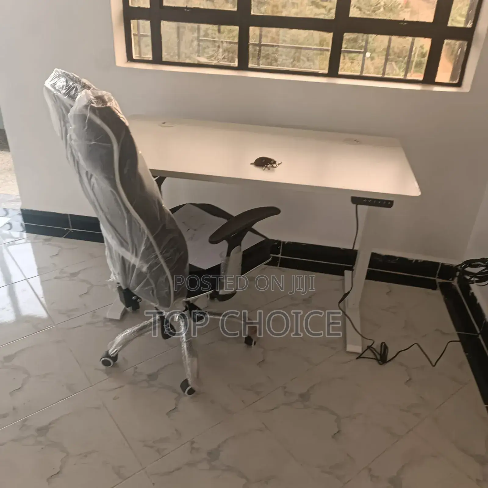 White Electric Table (1.2m)