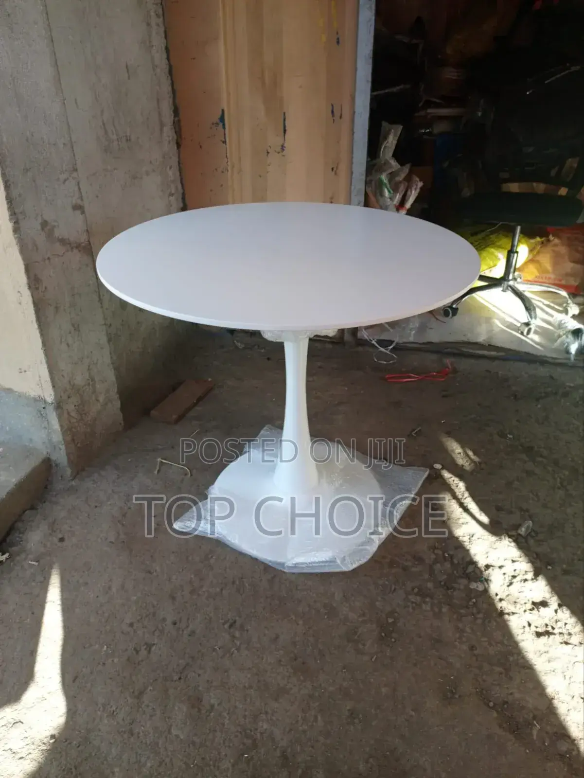 Mable Cocktail Table