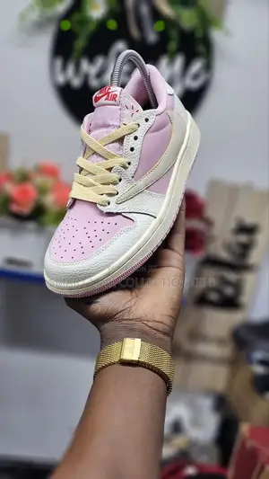 Nike SB Sneakers in Pink