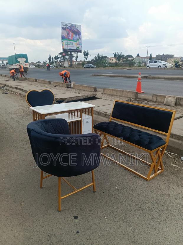 Manicure Set and a Waiting Seat - main view