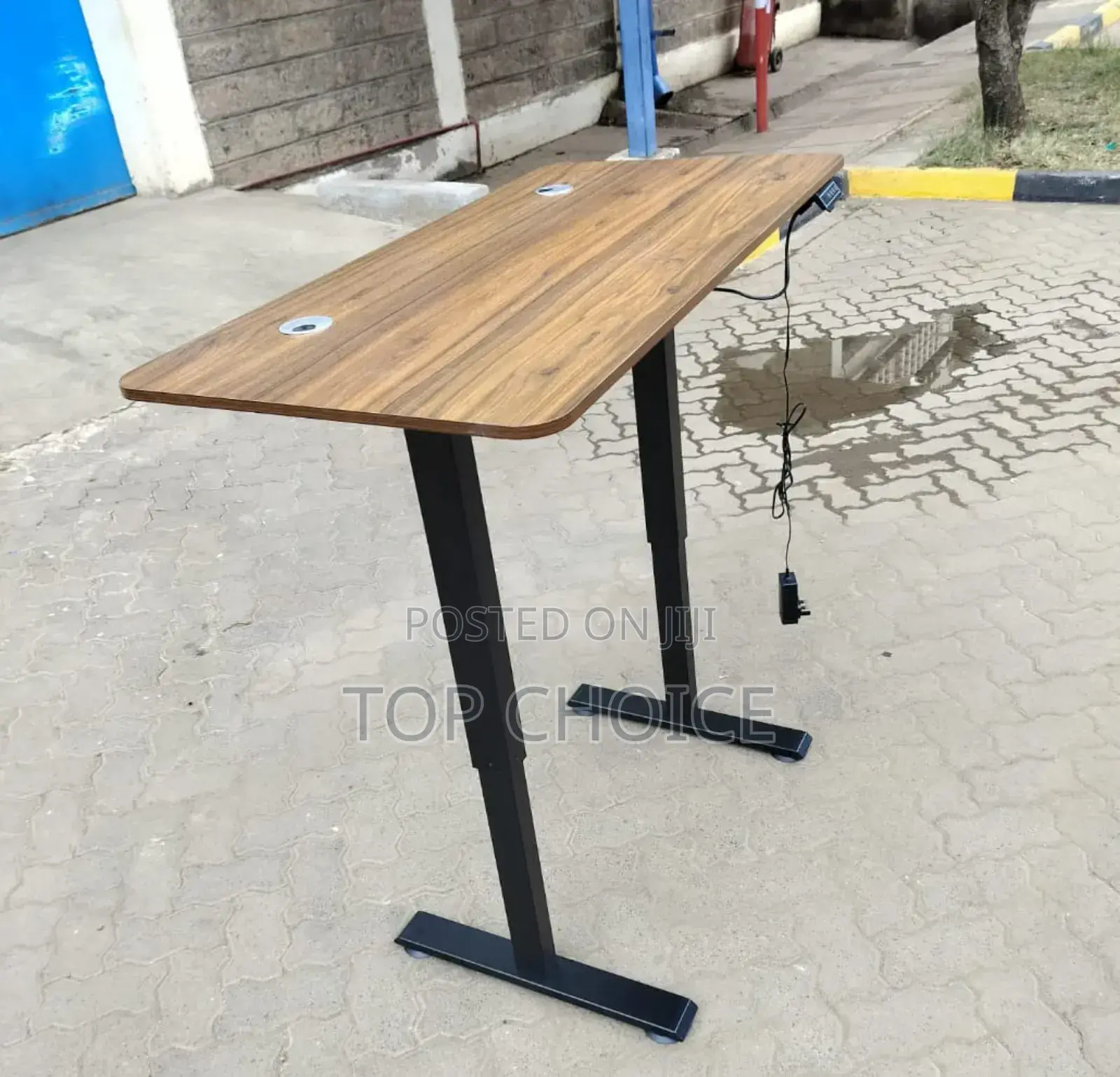 1.4m Blown Electric Desk (Adjustable)