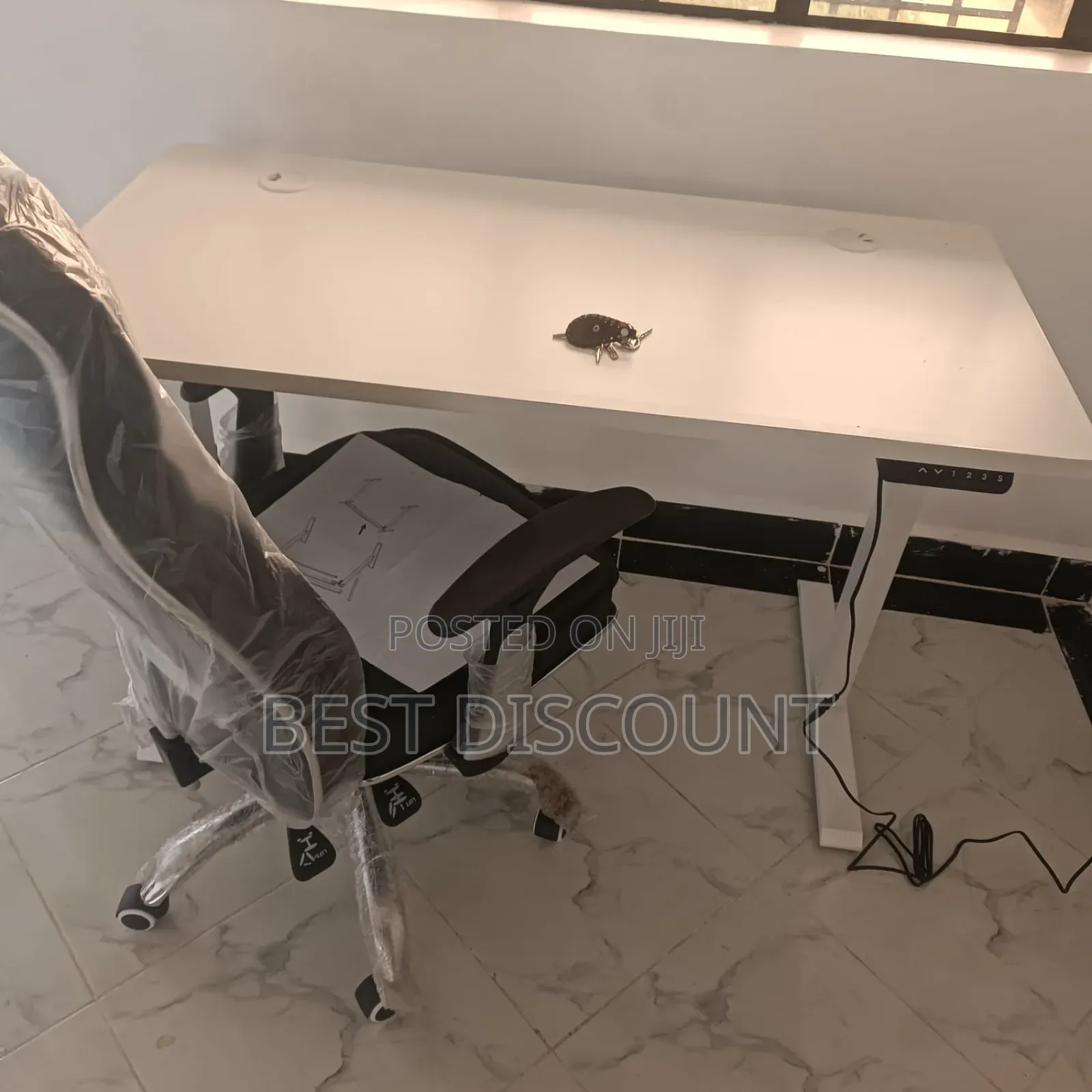 Modern Single Motor Electric Computer Workstation