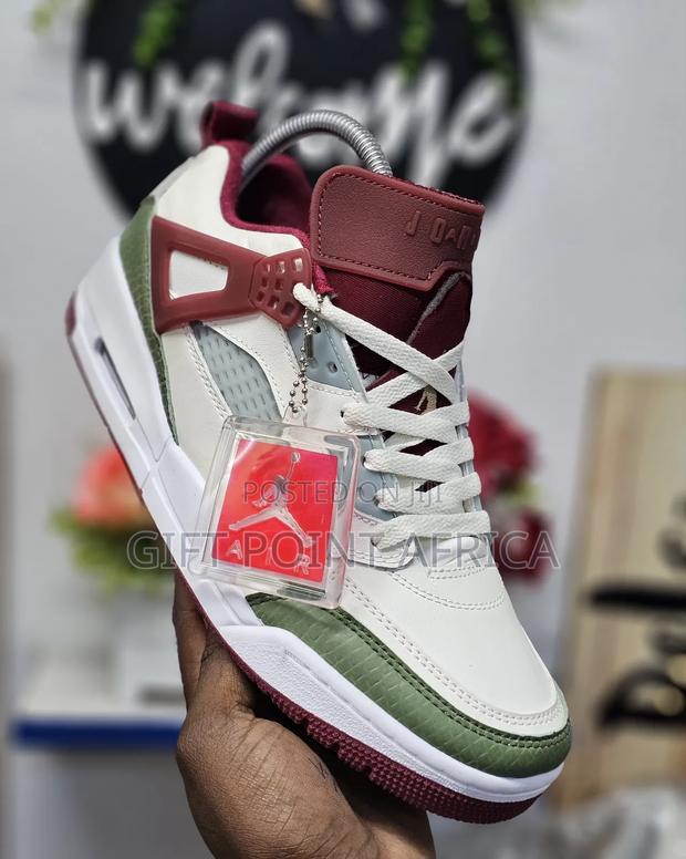 Jordan 3 Spikes Sneakers - thumbnail 2