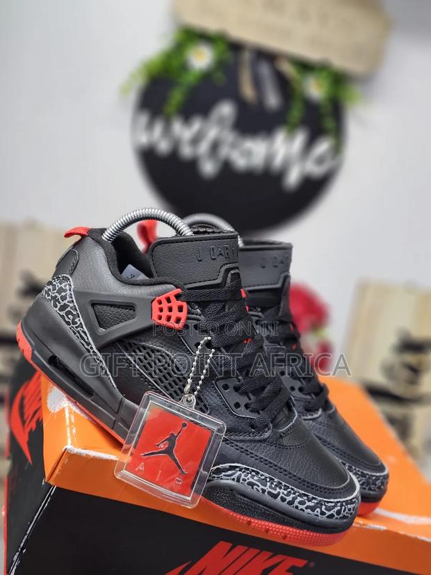 Black Jordan 3 Spikes Sneakers - thumbnail 3