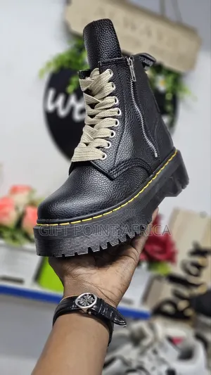 Dr Martens Unisex Leather Boots
