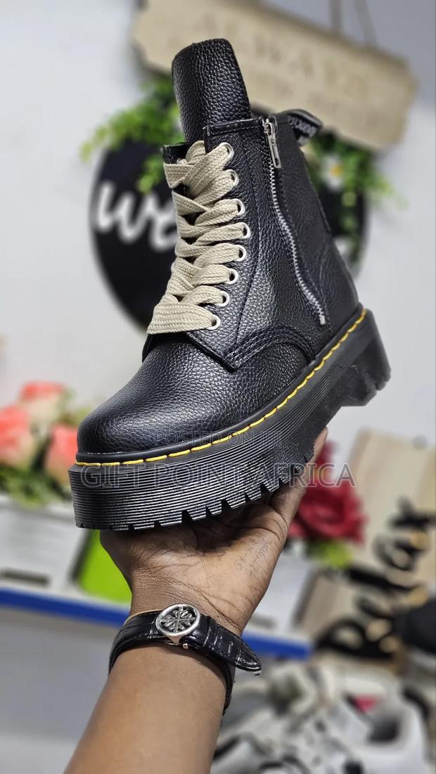 Dr Martens Unisex Leather Boots - thumbnail 2